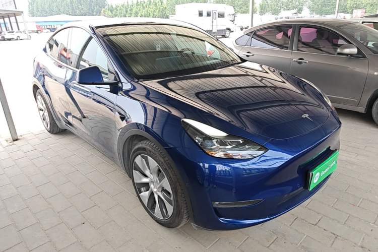 Used Tesla Model Y 2021 Long-Range All-Wheel-Drive Version Front Right 45 Deg