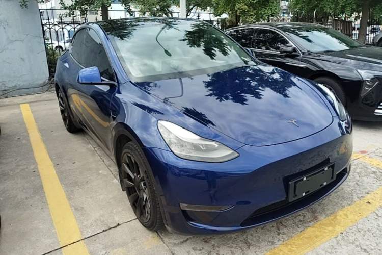 Used Tesla Model Y 2021 Long-Range All-Wheel-Drive Version 3D7 Front Right 45 Deg