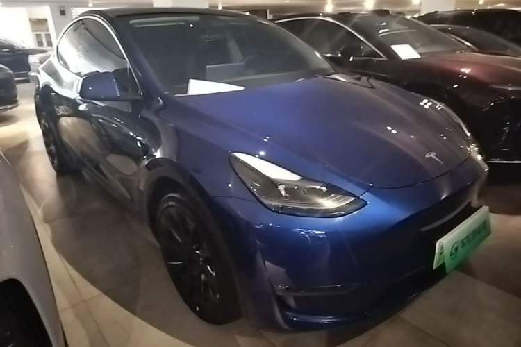 Used Tesla Model Y 2021 Long-Range All-Wheel-Drive Version Front Right 45 Deg