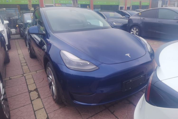 Used Tesla Model Y 2021 Long-Range All-Wheel-Drive Version 3D7 Front Right 45 Deg