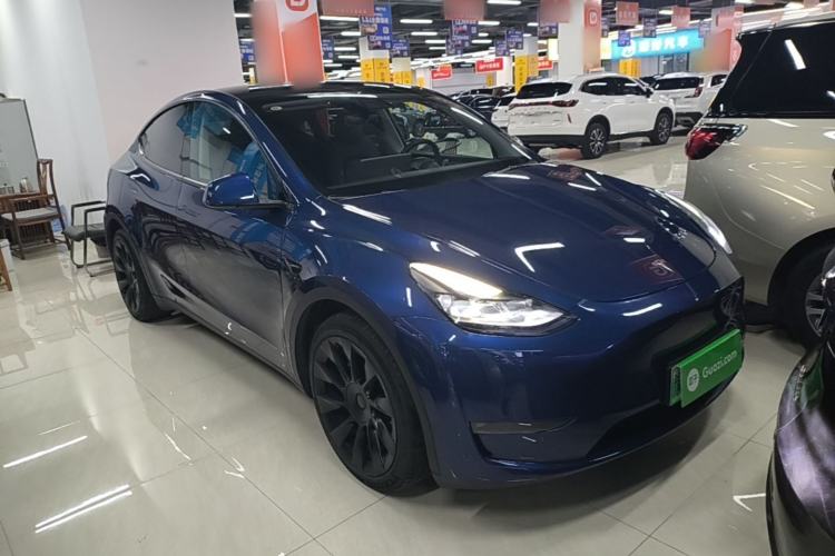 Used Tesla Model Y 2021 Long-Range All-Wheel-Drive Version 3D7 Front Right 45 Deg