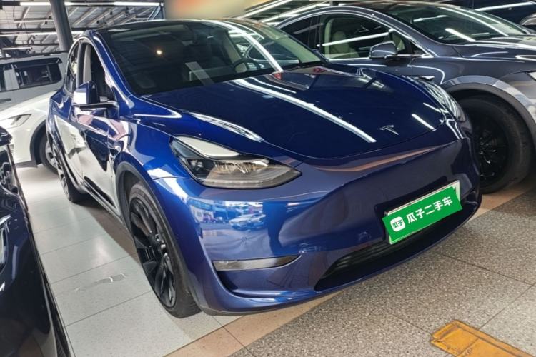 Used Tesla Model Y 2021 Long-Range All-Wheel-Drive Version 3D7 Front Right 45 Deg