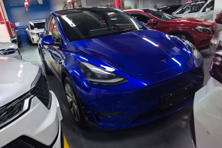 Used Tesla Model Y 2021 Standard Range Rear-Wheel Drive Version Front Right 45 Deg