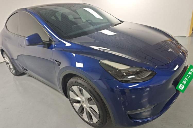Used Tesla Model Y 2021 Standard Range Rear-Wheel Drive Version Front Right 45 Deg