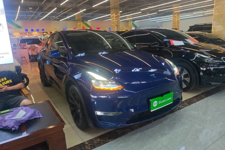 Used Tesla Model Y 2021 Long-Range All-Wheel-Drive Version Front Right 45 Deg
