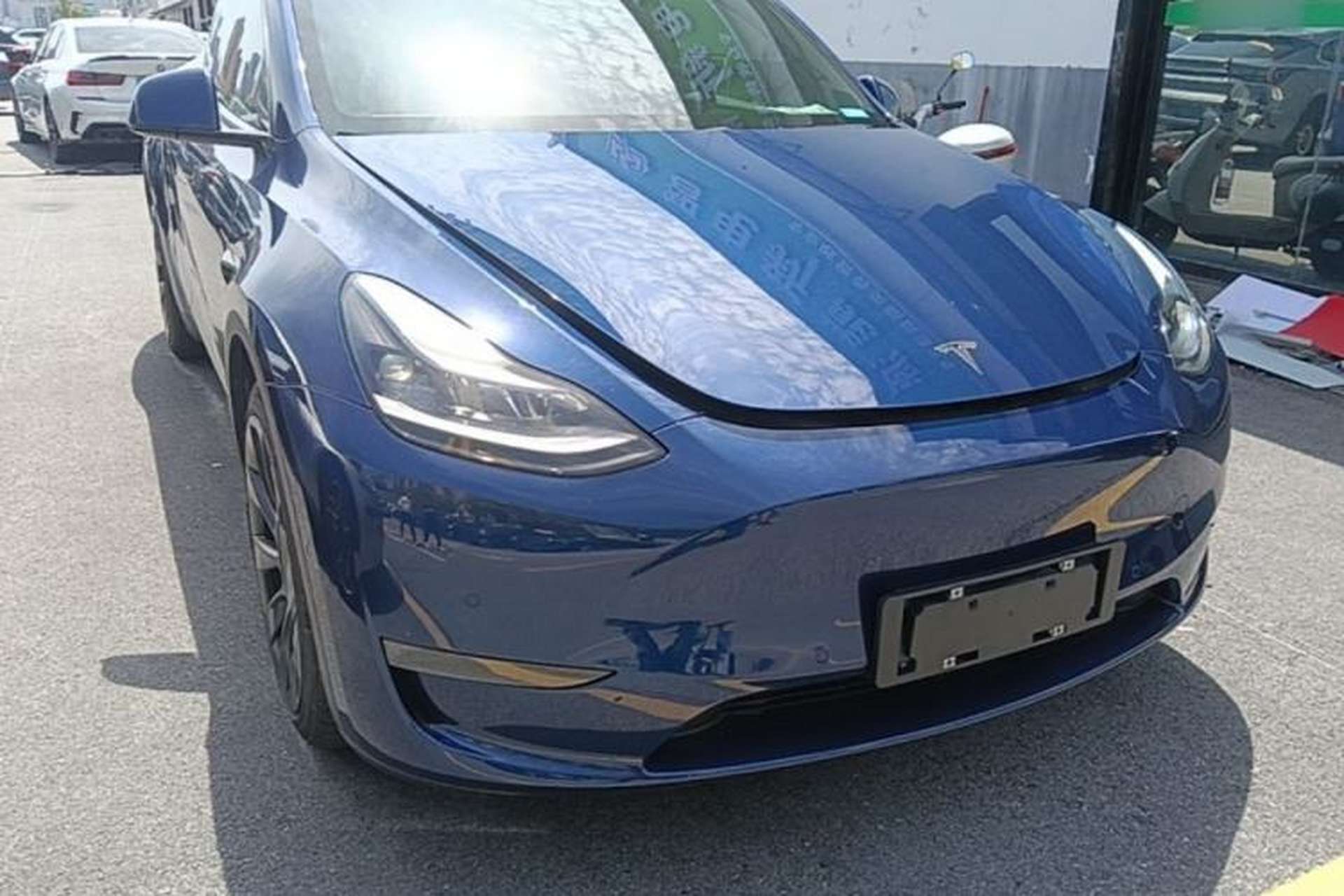 Used Tesla Model Y 2021 Long-Range All-Wheel-Drive Version Front Right 45 Deg