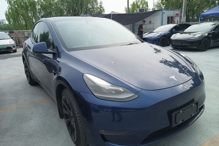 Used Tesla Model Y 2021 Long-Range All-Wheel-Drive Version Front Right 45 Deg