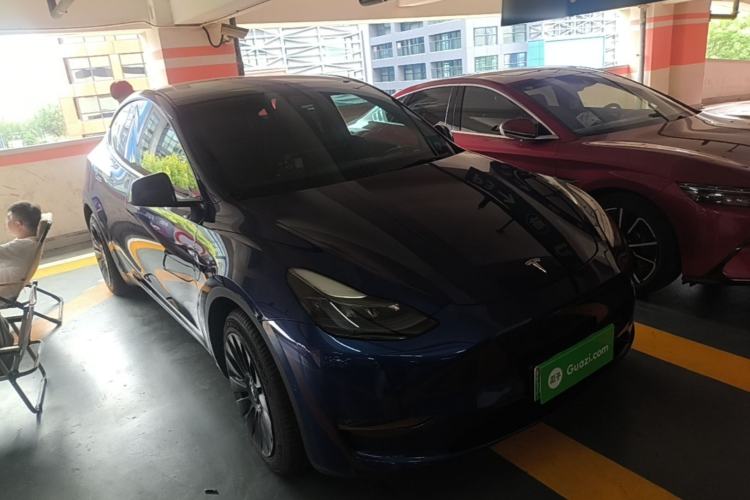 Used Tesla Model Y 2021 Long-Range All-Wheel-Drive Version Front Right 45 Deg