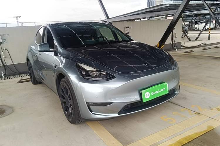 Used Tesla Model Y 2021 Standard Range Rear-Wheel Drive Version Front Right 45 Deg