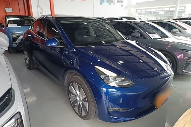 Used Tesla Model Y 2021 Long-Range All-Wheel-Drive Version Front Right 45 Deg