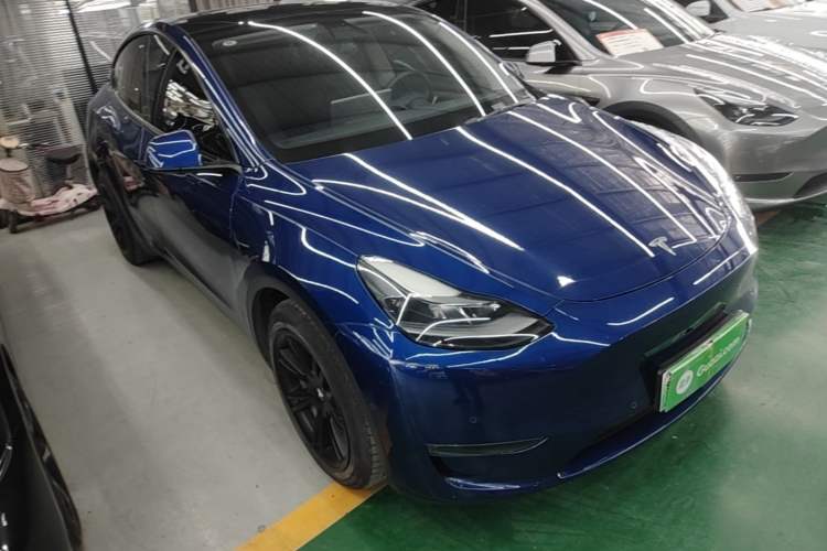 Used Tesla Model Y 2021 Long-Range All-Wheel-Drive Version 3D7 Front Right 45 Deg