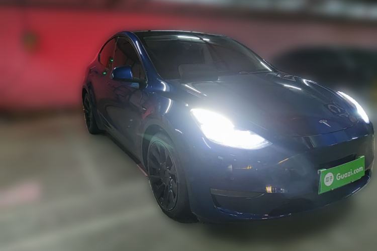 Used Tesla Model Y 2021 Long-Range All-Wheel-Drive Version Front Right 45 Deg