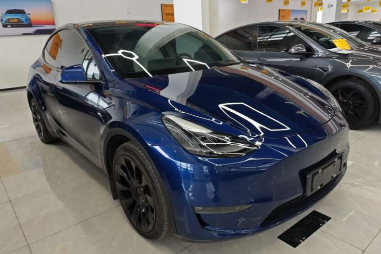 Used Tesla Model Y 2021 Long-Range All-Wheel-Drive Version 3D7 Front Right 45 Deg