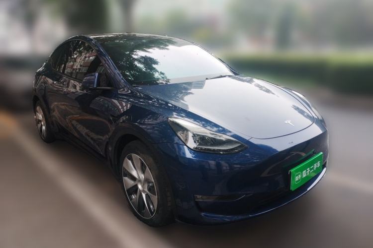 Used Tesla Model Y 2021 Long-Range All-Wheel-Drive Version Front Right 45 Deg