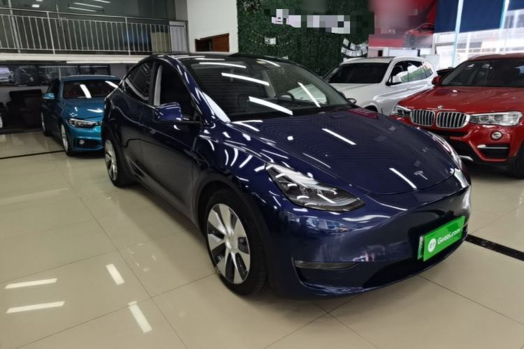 Used Tesla Model Y 2021 Long-Range All-Wheel-Drive Version Front Right 45 Deg