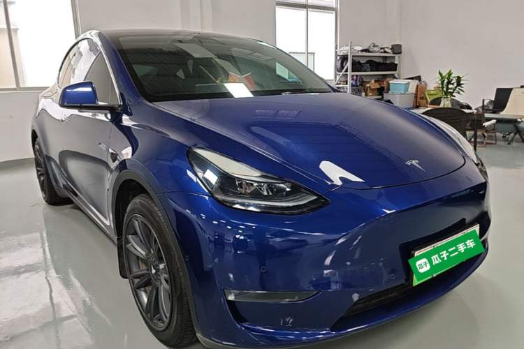 Used Tesla Model Y 2021 Standard Range Rear-Wheel Drive Version Front Right 45 Deg