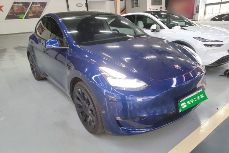 Used Tesla Model Y 2021 Long-Range All-Wheel-Drive Version Front Right 45 Deg