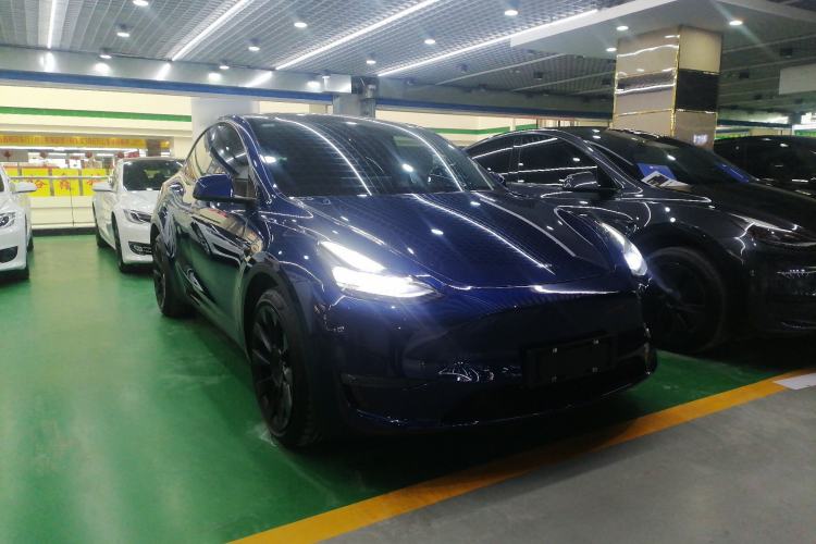 Used Tesla Model Y 2021 Long-Range All-Wheel-Drive Version 3D7 Front Right 45 Deg