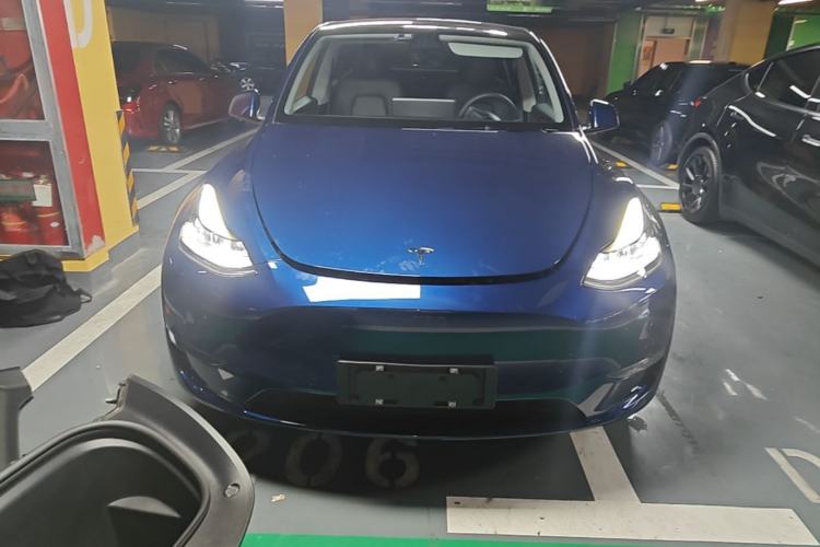 Used Tesla Model Y 2021 Long-Range All-Wheel-Drive Version Front