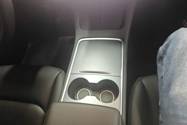 Used Tesla Model Y 2021 Long-Range All-Wheel-Drive Version 3D7 Gear Lever