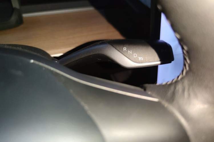 Used Tesla Model Y 2021 Long-Range All-Wheel-Drive Version Gear Lever