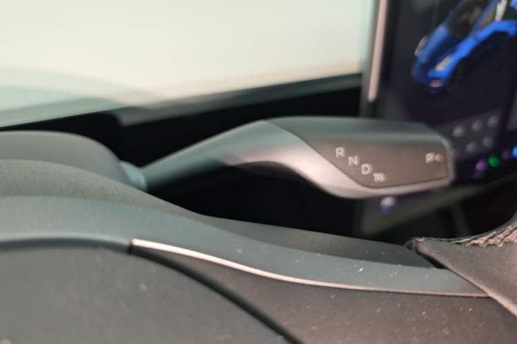 Used Tesla Model Y 2021 Long-Range All-Wheel-Drive Version 3D7 Gear Lever