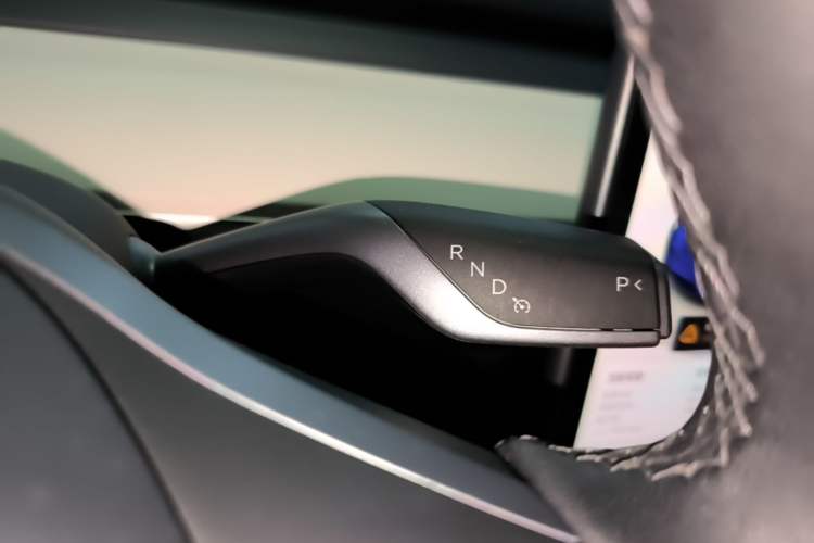 Used Tesla Model Y 2021 Performance High-Performance All-Wheel-Drive Version Gear Lever