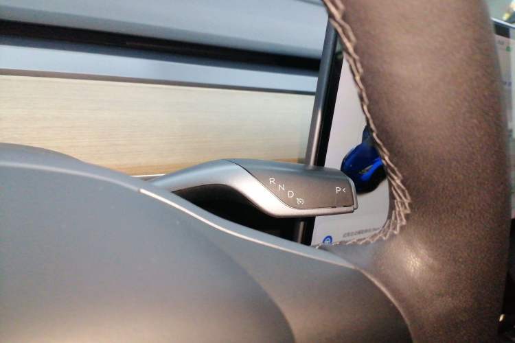 Used Tesla Model Y 2021 Long-Range All-Wheel-Drive Version 3D7 Gear Lever