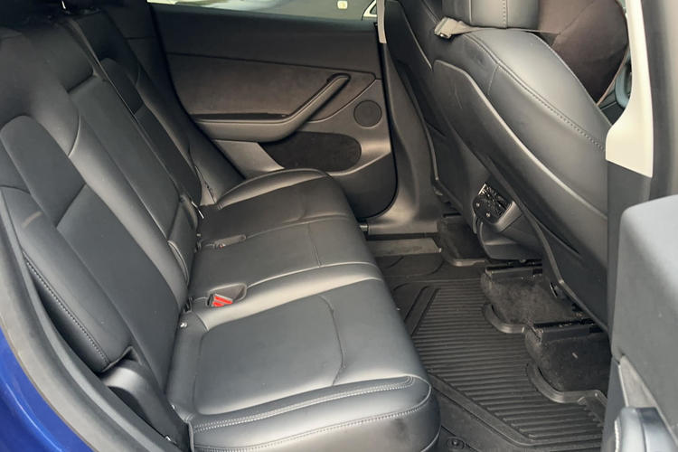 Used Tesla Model Y 2021 Standard Range Rear-Wheel Drive Version Interior 1