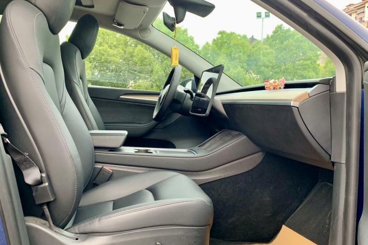 Used Tesla Model Y 2021 Long-Range All-Wheel-Drive Version Interior 1
