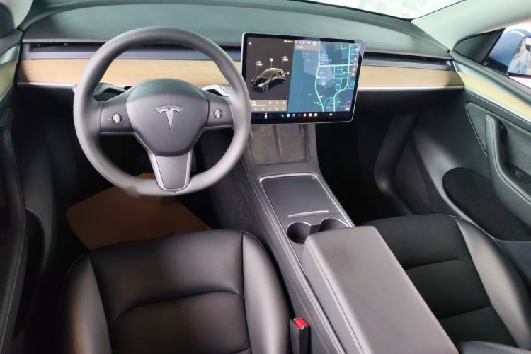 Used Tesla Model Y 2021 Long-Range All-Wheel-Drive Version Interior 1