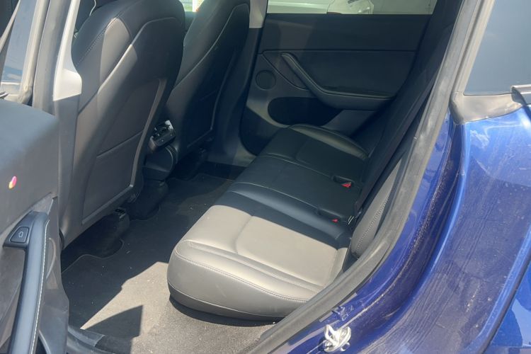 Used Tesla Model Y 2021 Long-Range All-Wheel-Drive Version Interior 1