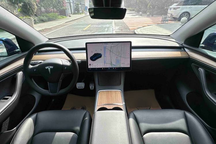 Used Tesla Model Y 2021 Long-Range All-Wheel-Drive Version Interior 10