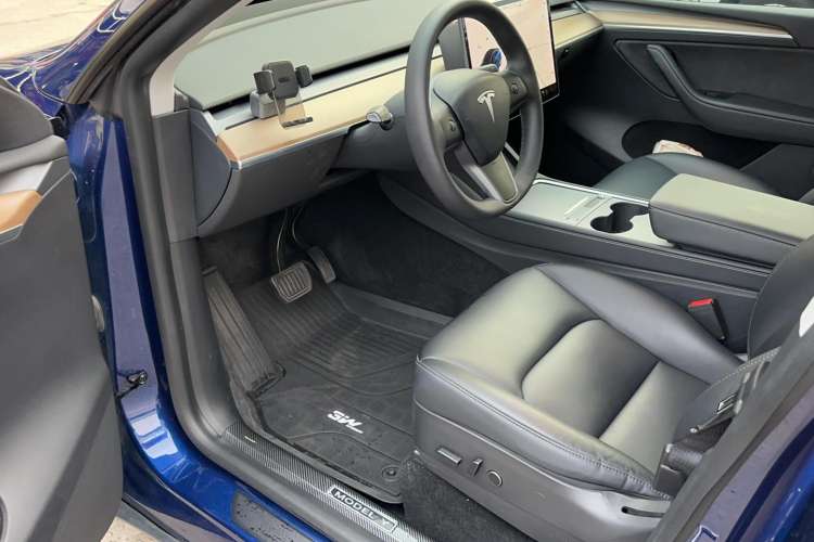 Used Tesla Model Y 2021 Standard Range Rear-Wheel Drive Version Interior 2