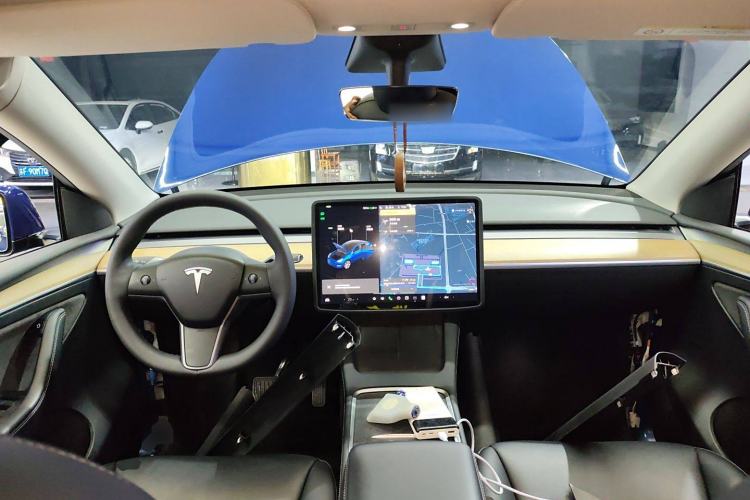 Used Tesla Model Y 2021 Standard Range Rear-Wheel Drive Version Interior 2