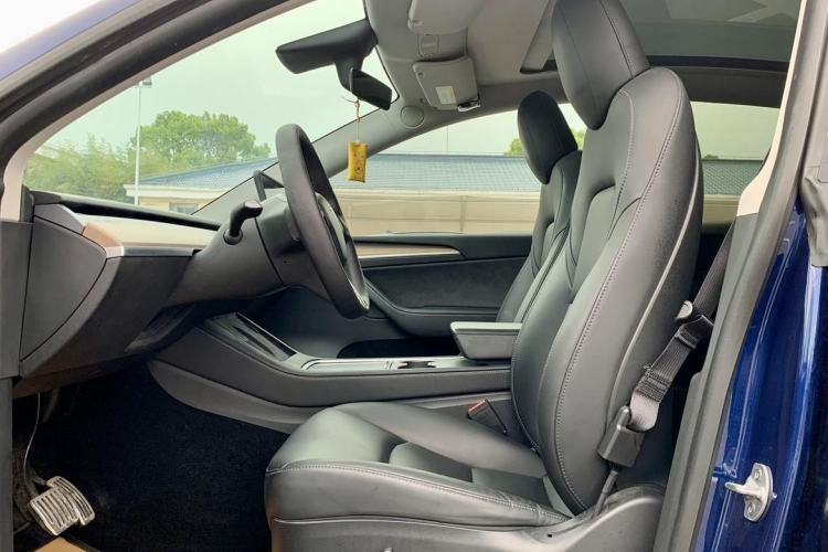 Used Tesla Model Y 2021 Long-Range All-Wheel-Drive Version Interior 2