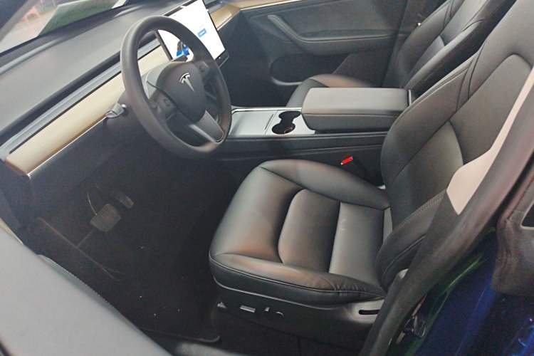Used Tesla Model Y 2021 Long-Range All-Wheel-Drive Version Interior 2