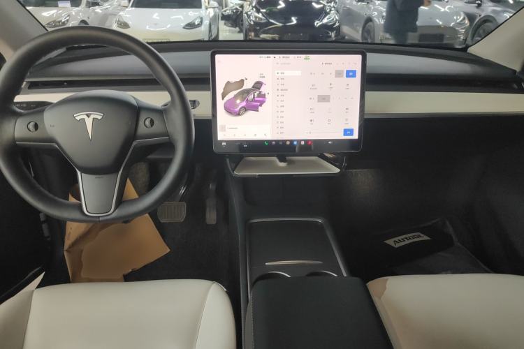 Used Tesla Model Y 2021 Standard Range Rear-Wheel Drive Version Interior 2
