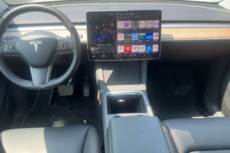 Used Tesla Model Y 2021 Long-Range All-Wheel-Drive Version Interior 2
