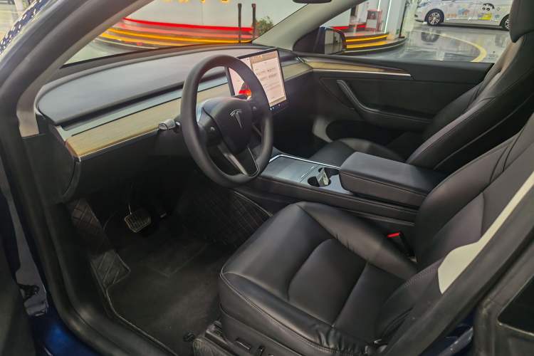 Used Tesla Model Y 2021 Long-Range All-Wheel-Drive Version Interior 2