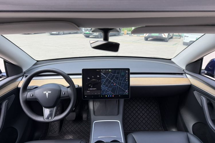 Used Tesla Model Y 2021 Standard Range Rear-Wheel Drive Version Interior 3