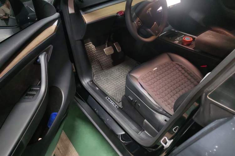 Used Tesla Model Y 2021 Long-Range All-Wheel-Drive Version 3D7 Interior 3