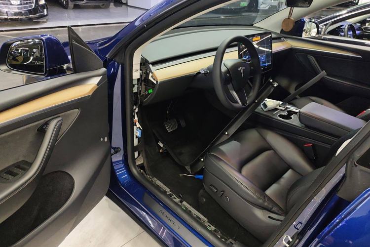 Used Tesla Model Y 2021 Standard Range Rear-Wheel Drive Version Interior 3