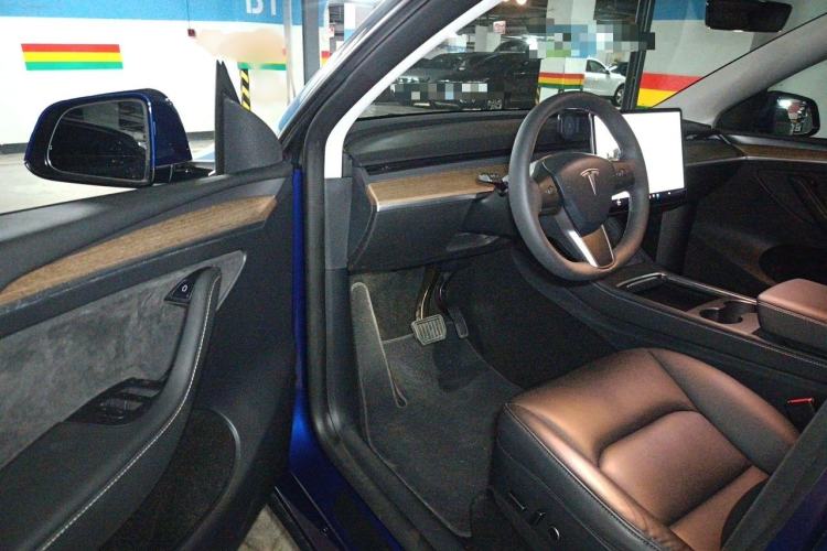Used Tesla Model Y 2021 Long-Range All-Wheel-Drive Version 3D7 Interior 3