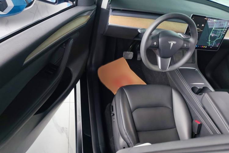 Used Tesla Model Y 2021 Long-Range All-Wheel-Drive Version Interior 3