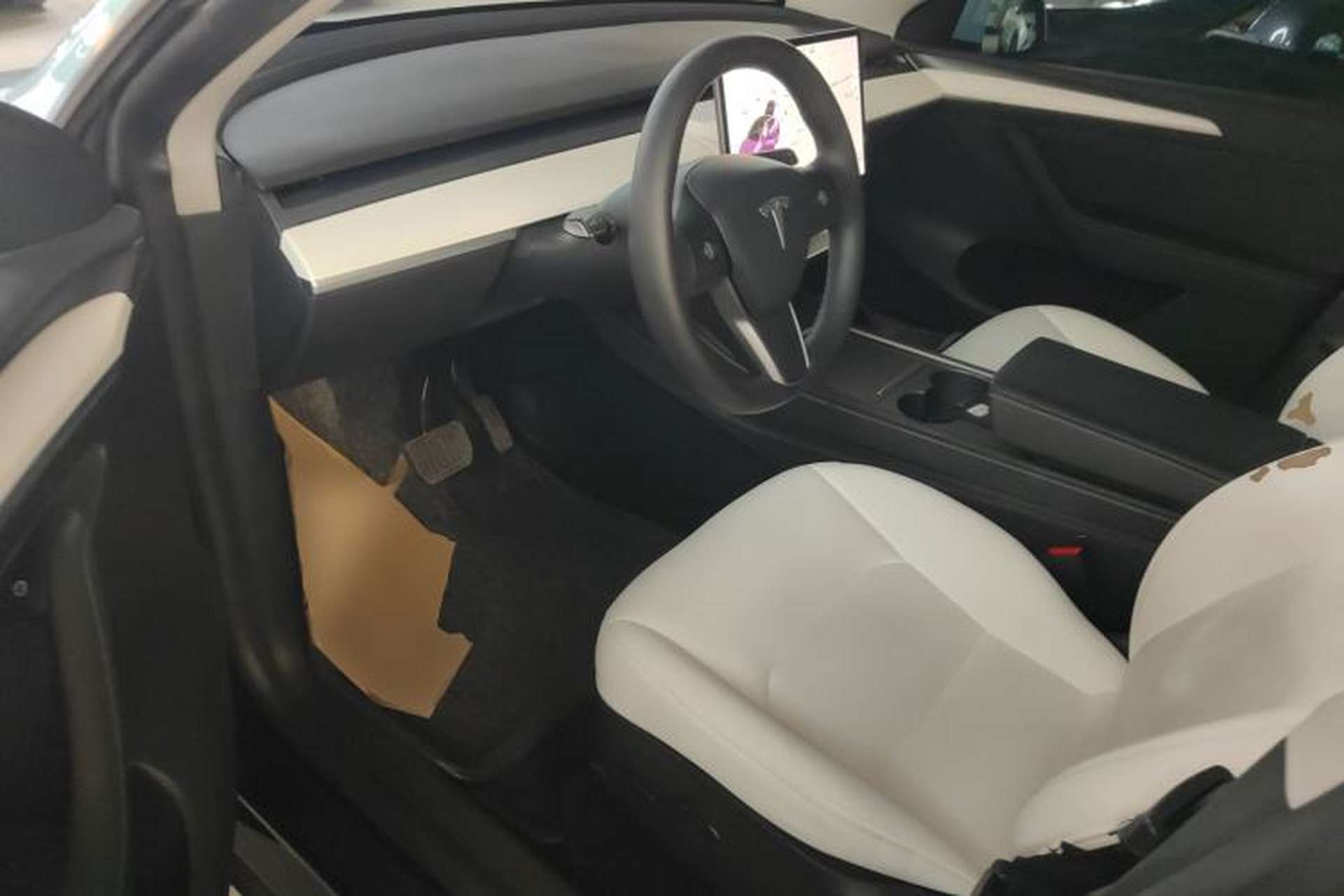 Used Tesla Model Y 2021 Standard Range Rear-Wheel Drive Version Interior 3
