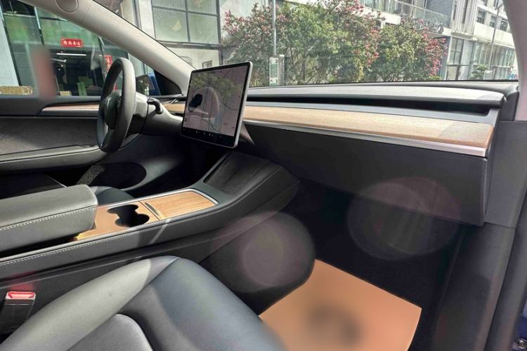 Used Tesla Model Y 2021 Long-Range All-Wheel-Drive Version Interior 3