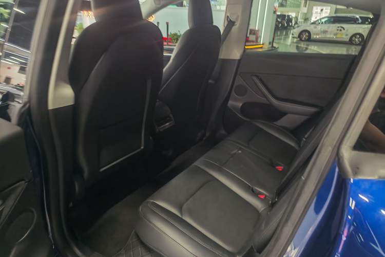 Used Tesla Model Y 2021 Long-Range All-Wheel-Drive Version Interior 3