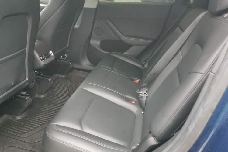 Used Tesla Model Y 2021 Long-Range All-Wheel-Drive Version Interior 4