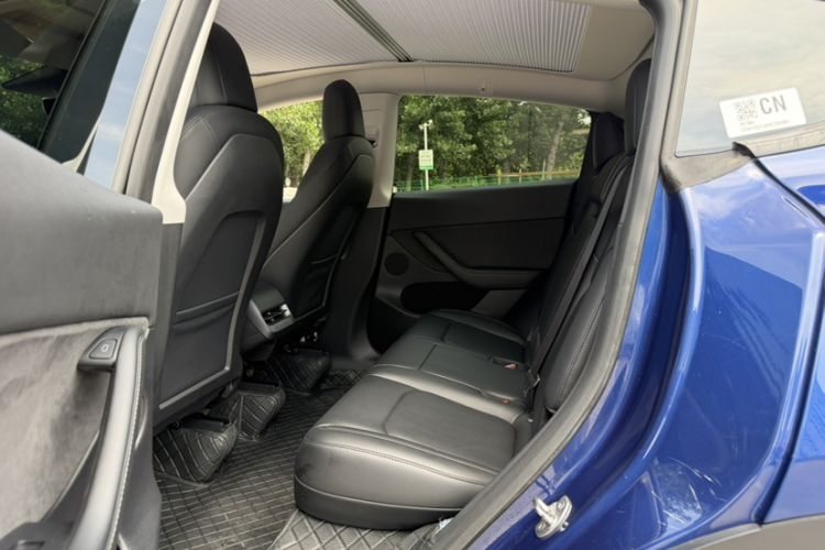 Used Tesla Model Y 2021 Standard Range Rear-Wheel Drive Version Interior 4